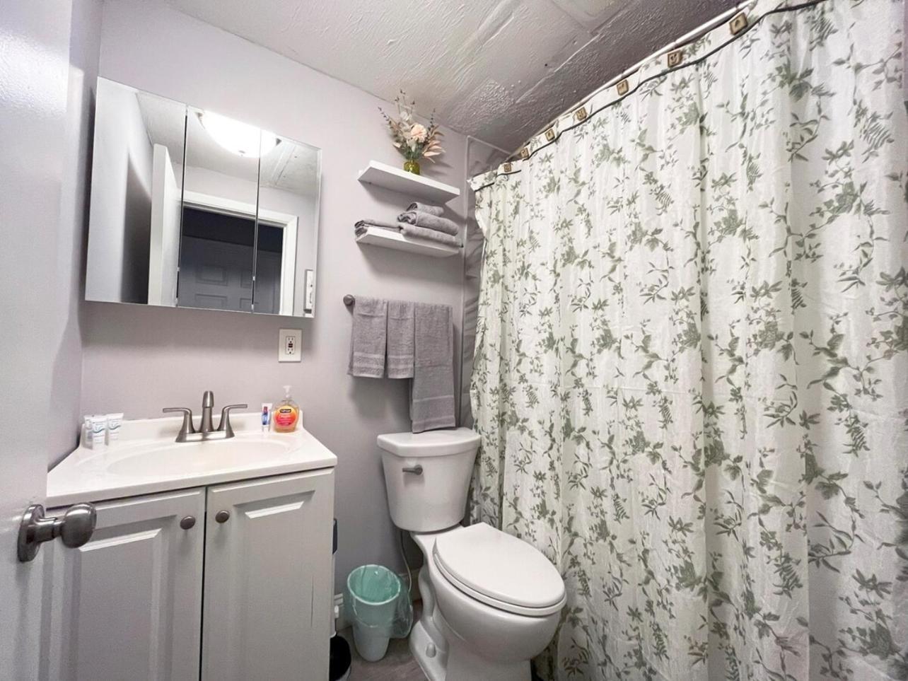 Apartamento Local Modern Getaway - Ground Floor Cleveland Exterior foto