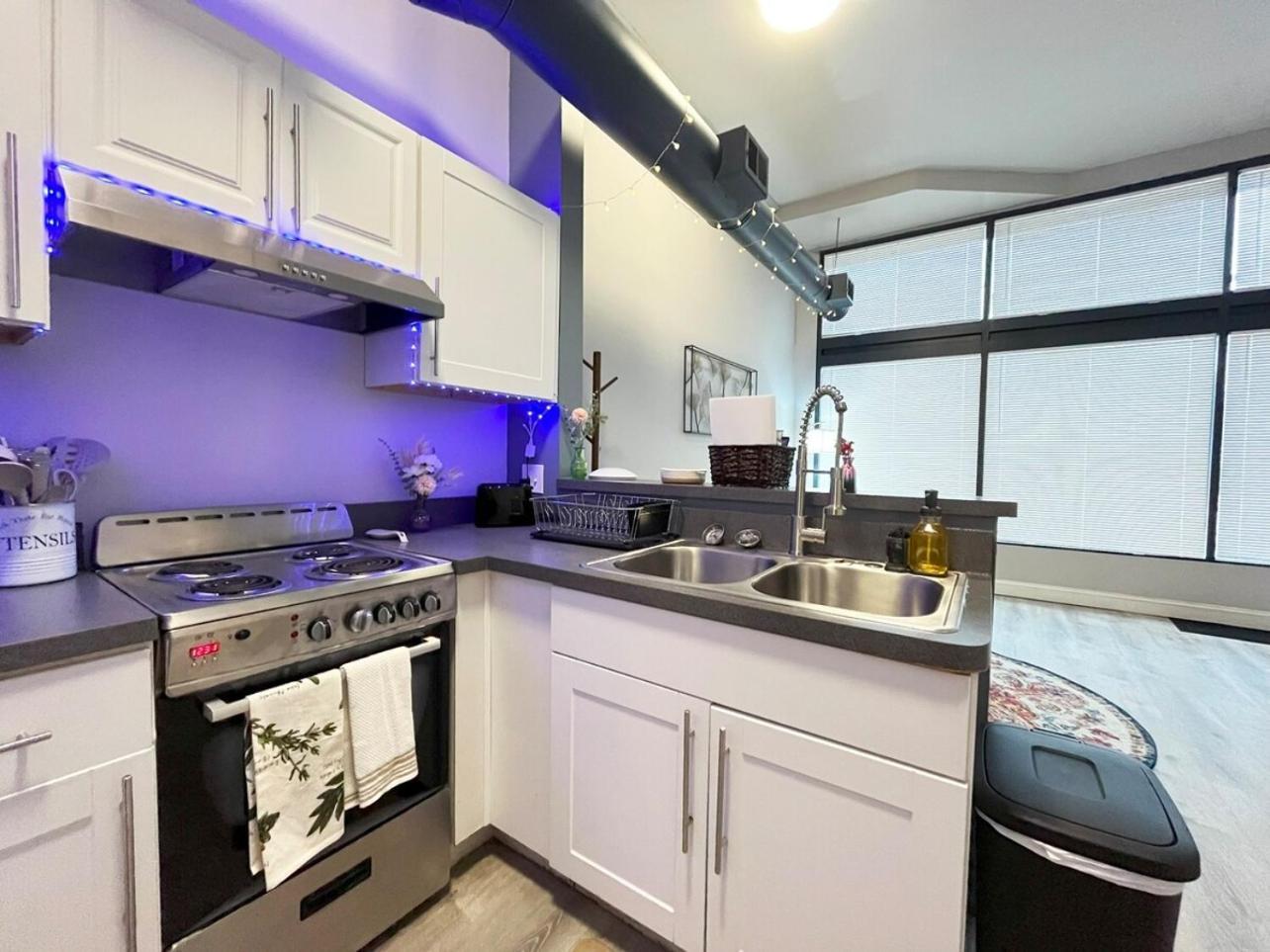 Apartamento Local Modern Getaway - Ground Floor Cleveland Exterior foto