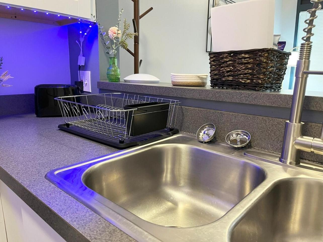 Apartamento Local Modern Getaway - Ground Floor Cleveland Exterior foto